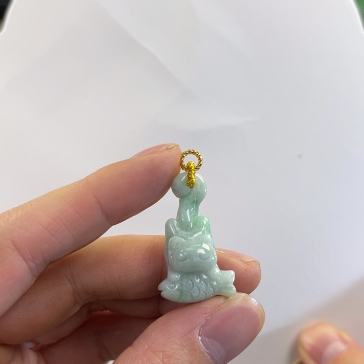 翡翠吊坠(赠链)未镶嵌