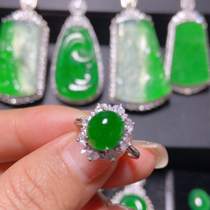 大***家翡翠银S925镶嵌颈饰翡翠