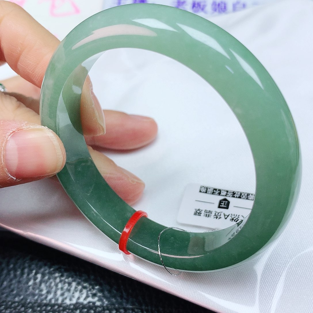 翡翠手镯未镶嵌53圈