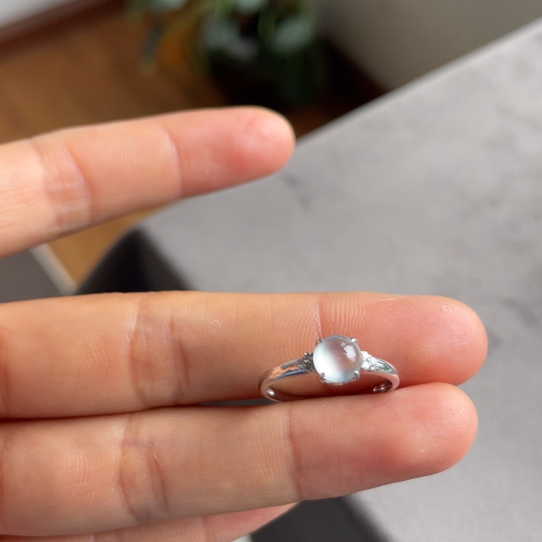 翡翠戒指18K金镶嵌白冰