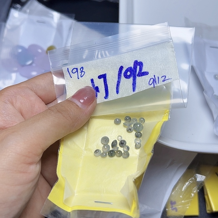 未镶嵌定制翡翠小*