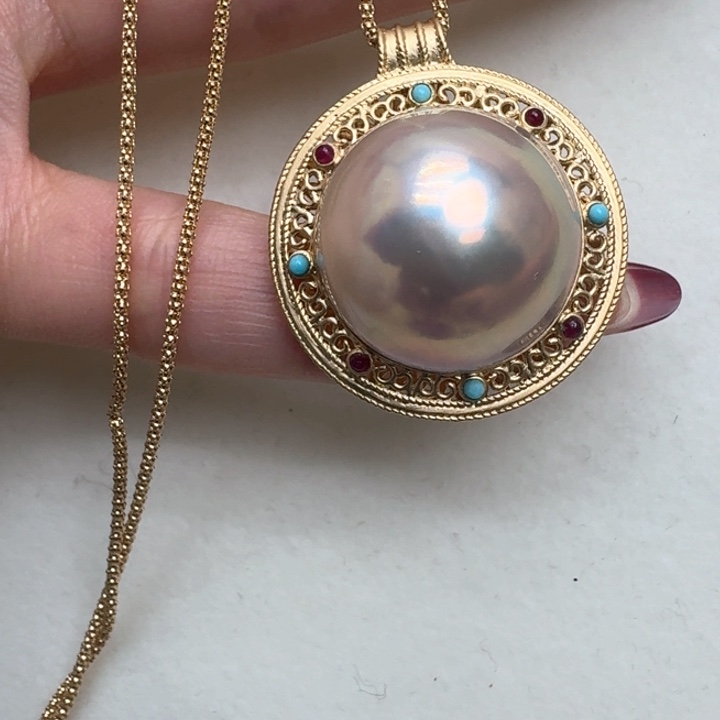 拼合珍珠（马贝珠）颈饰18K金镶嵌