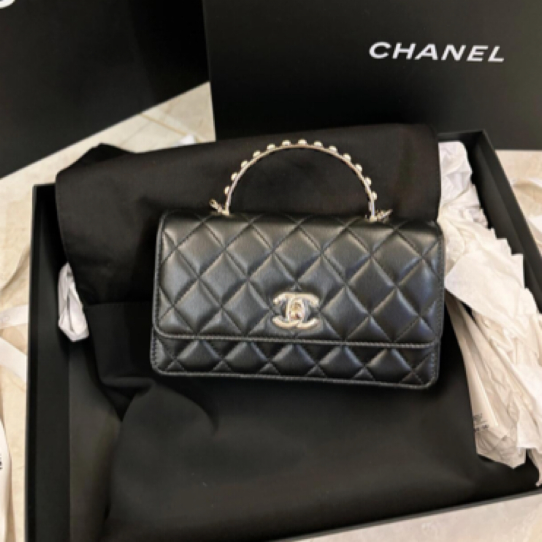 99新 Chanel/香奈儿 24s珍珠手柄风琴黑金色油蜡牛皮单肩包/70083
