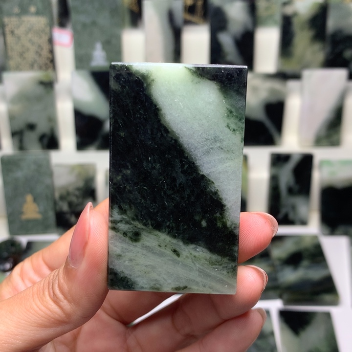 独山玉颈饰未镶嵌