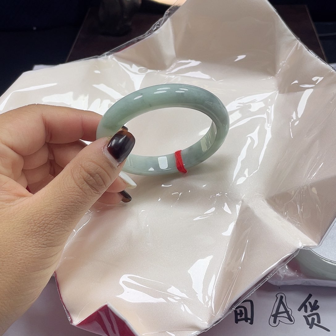 未镶嵌手镯翡翠丽丽