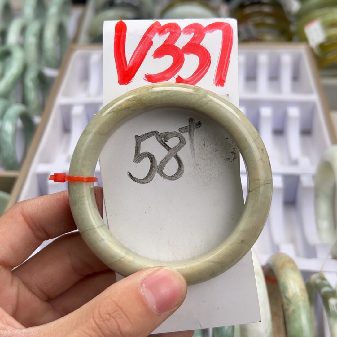 岫玉手镯未镶嵌天然岫玉