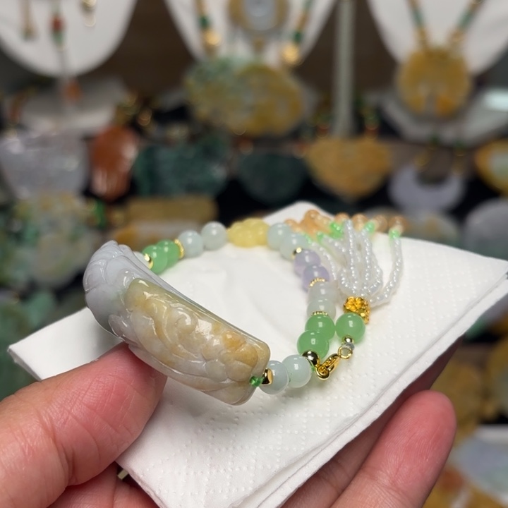 翡翠颈饰未镶嵌吊坠