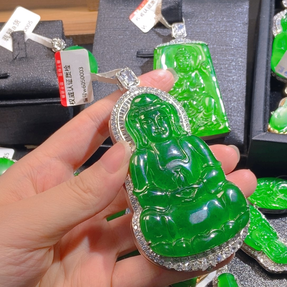 吊坠(不含链)未镶嵌翡翠