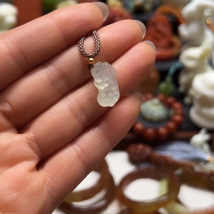 蛇纹石玉吊坠未镶嵌