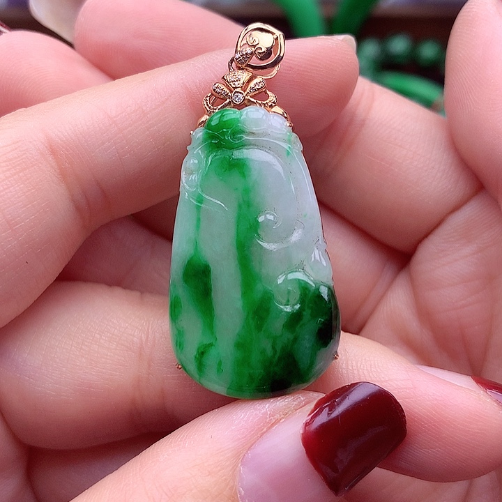 翡翠颈饰18K金镶嵌翡翠