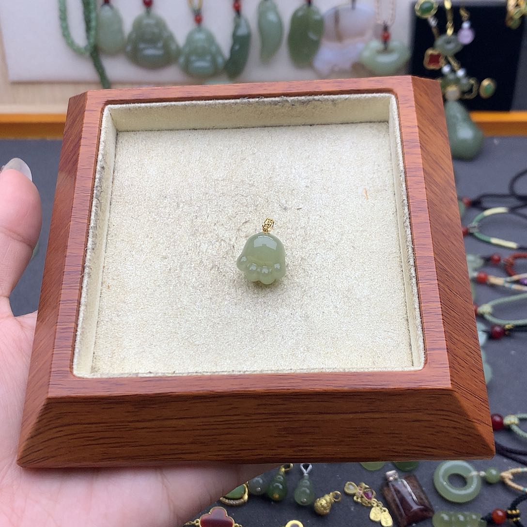 和田玉吊坠(不含链)18K金镶嵌