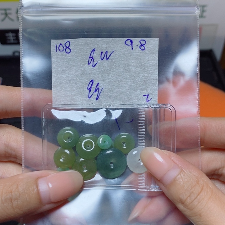 Q***w未镶嵌定制翡翠不退