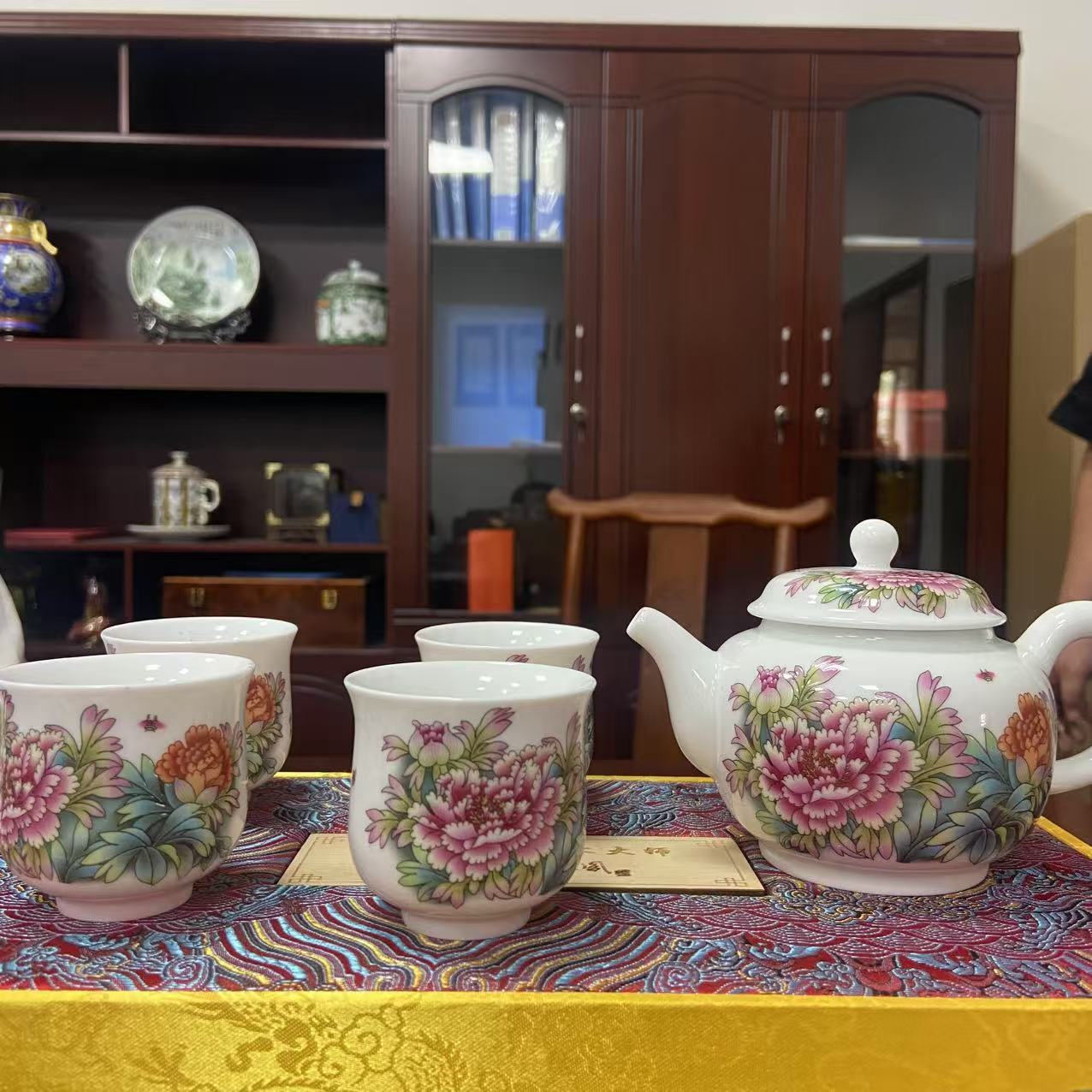 高档中式釉上彩牡丹品茗杯