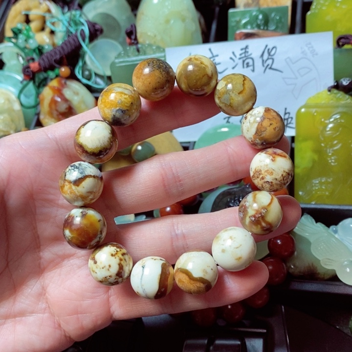 蛇纹石玉颈饰未镶嵌