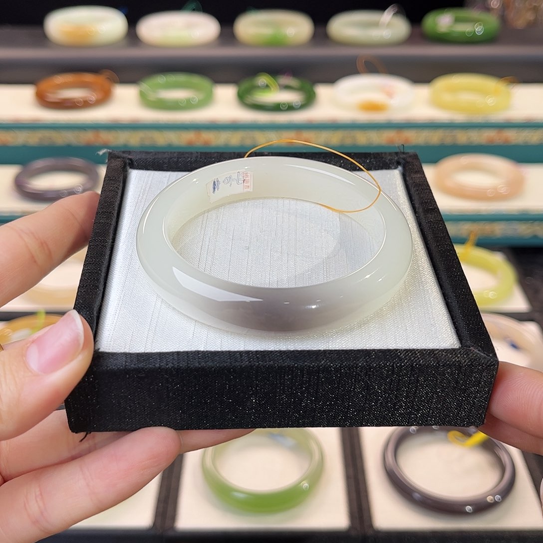 和田玉手镯未镶嵌 一口紫白