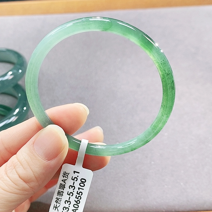 翡翠未镶嵌手镯（圆镯）