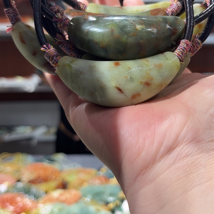岫玉未镶嵌毛衣链