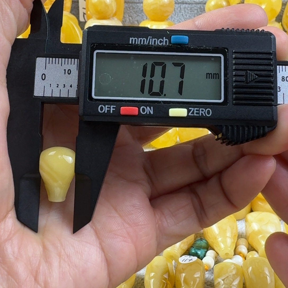 蜜蜡未镶嵌裸石22杂