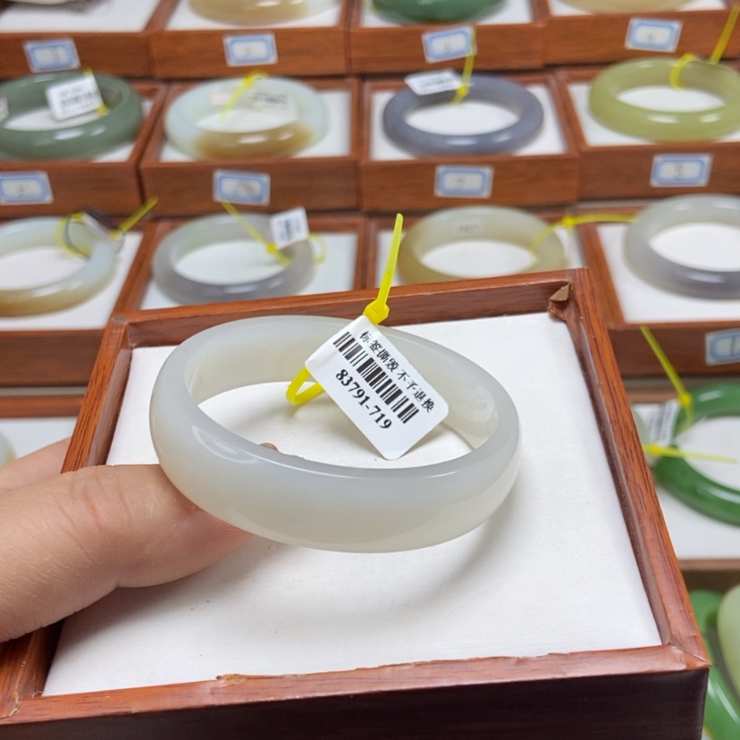 【闪购商品】和田玉手镯未镶嵌50.5