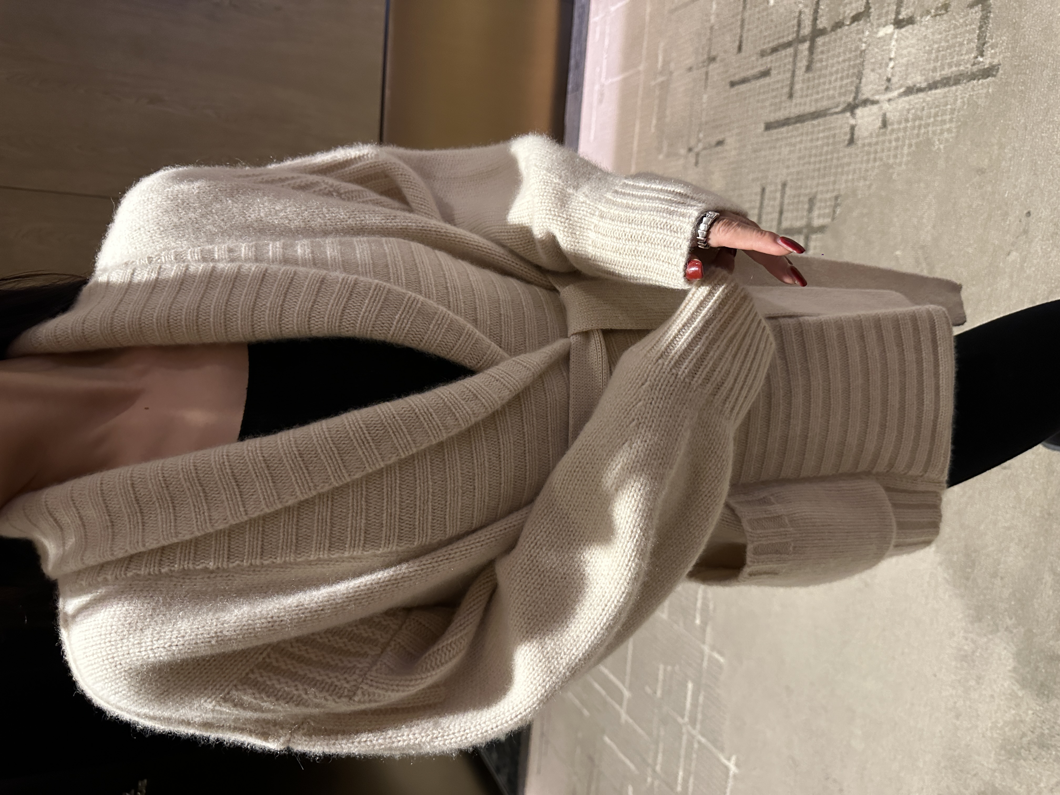 爆款新款时尚羊绒衫厚款秋冬款出游服装女