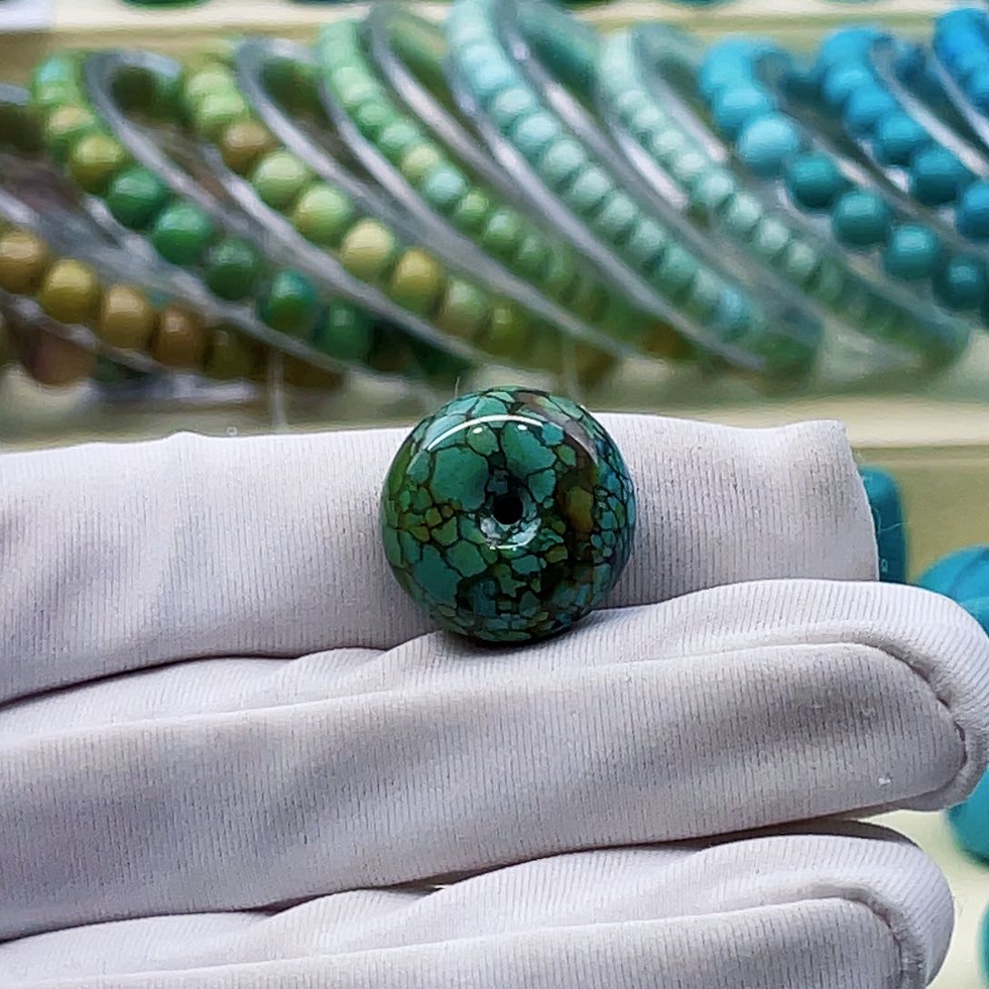 绿松石未镶嵌颈饰东**赵