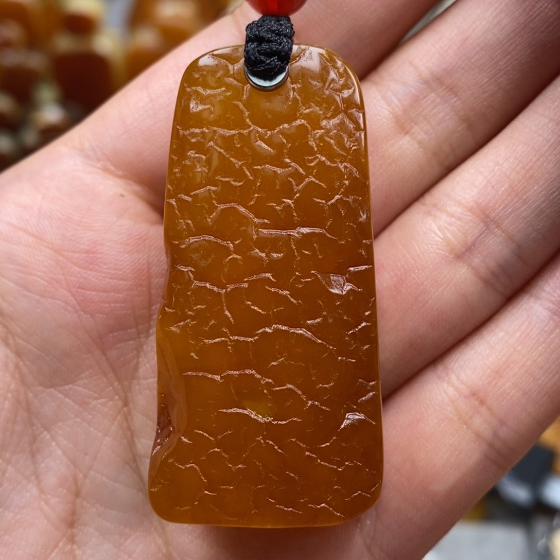 未镶嵌琥珀珠宝奇石