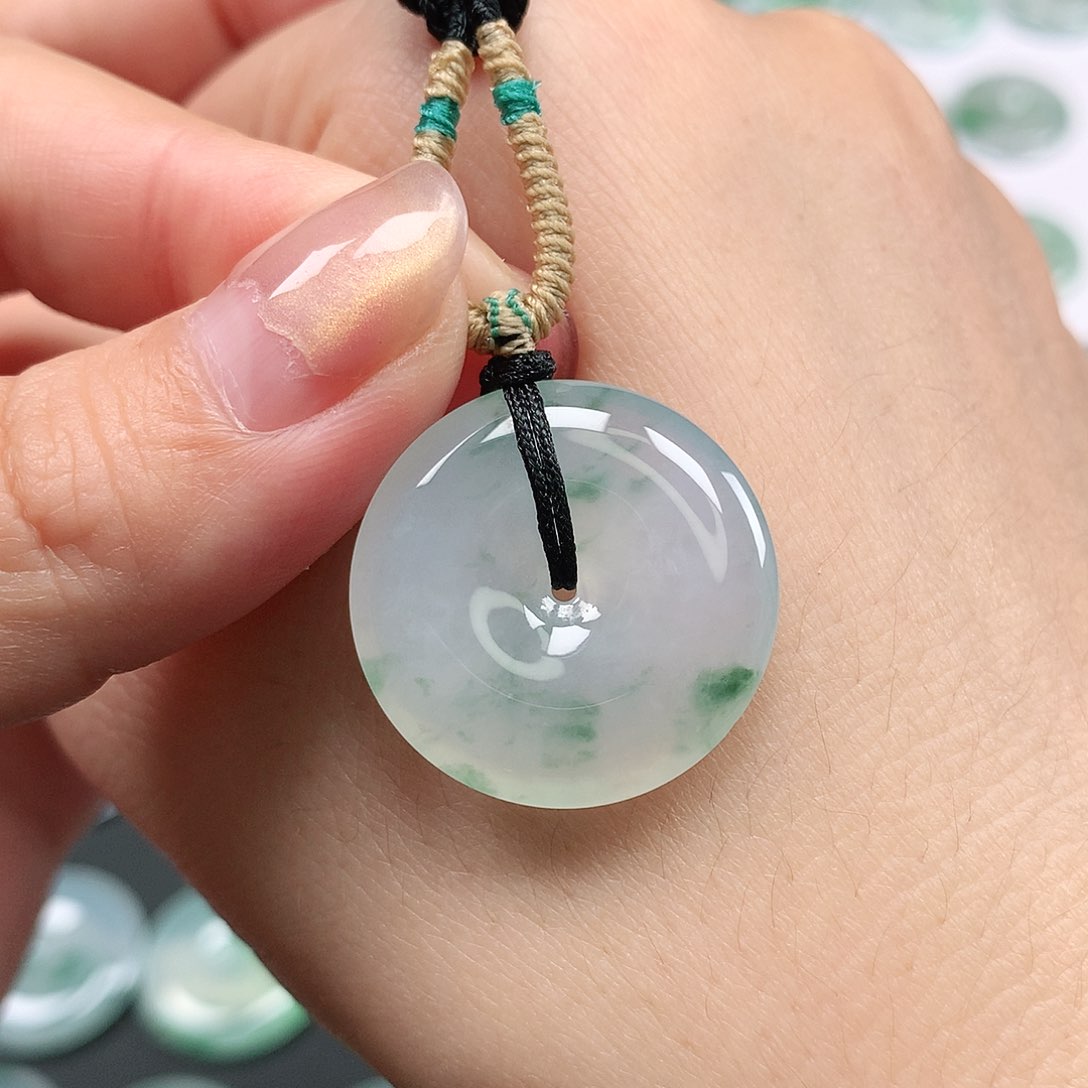 翡翠颈饰未镶嵌平安