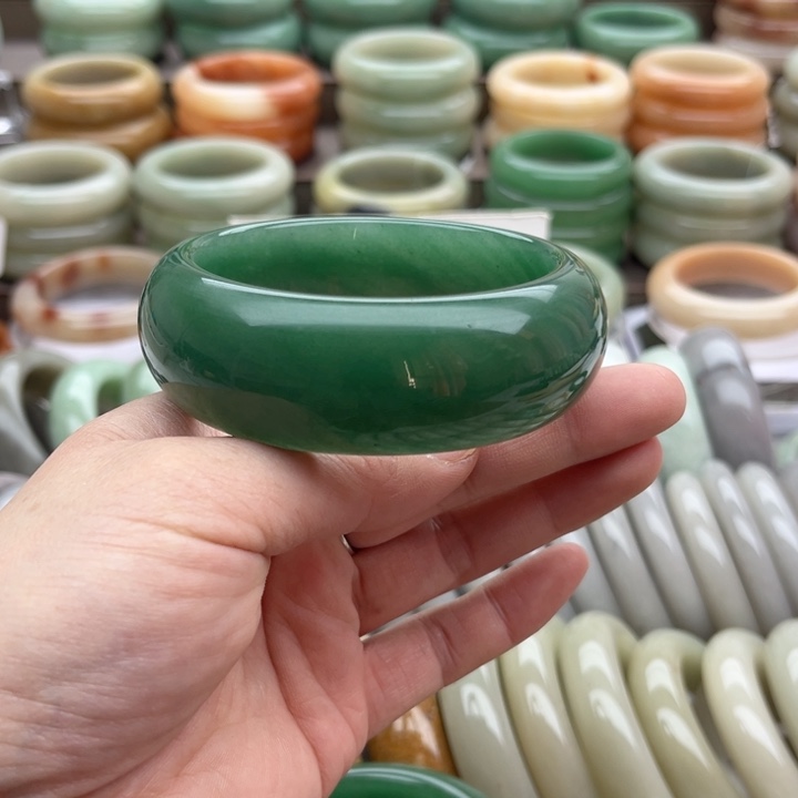 石英质玉手镯未镶嵌露*呀