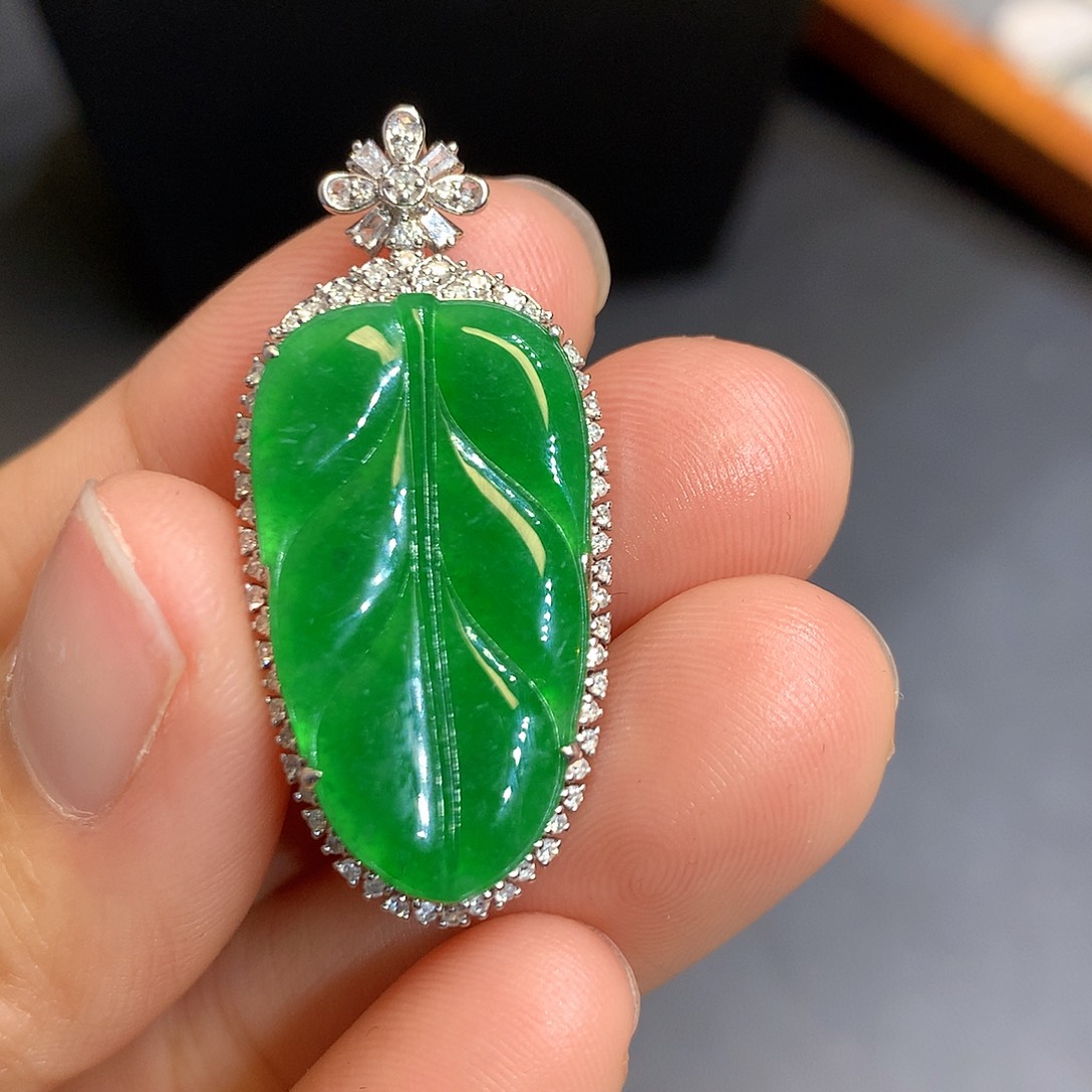 翡翠吊坠(不含链)18K金镶嵌