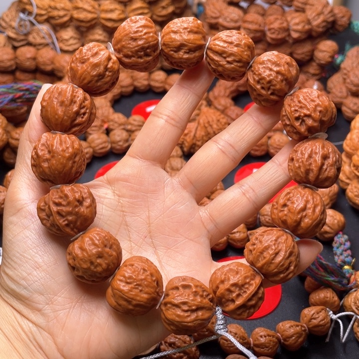 文玩核桃吊坠红皮元宝