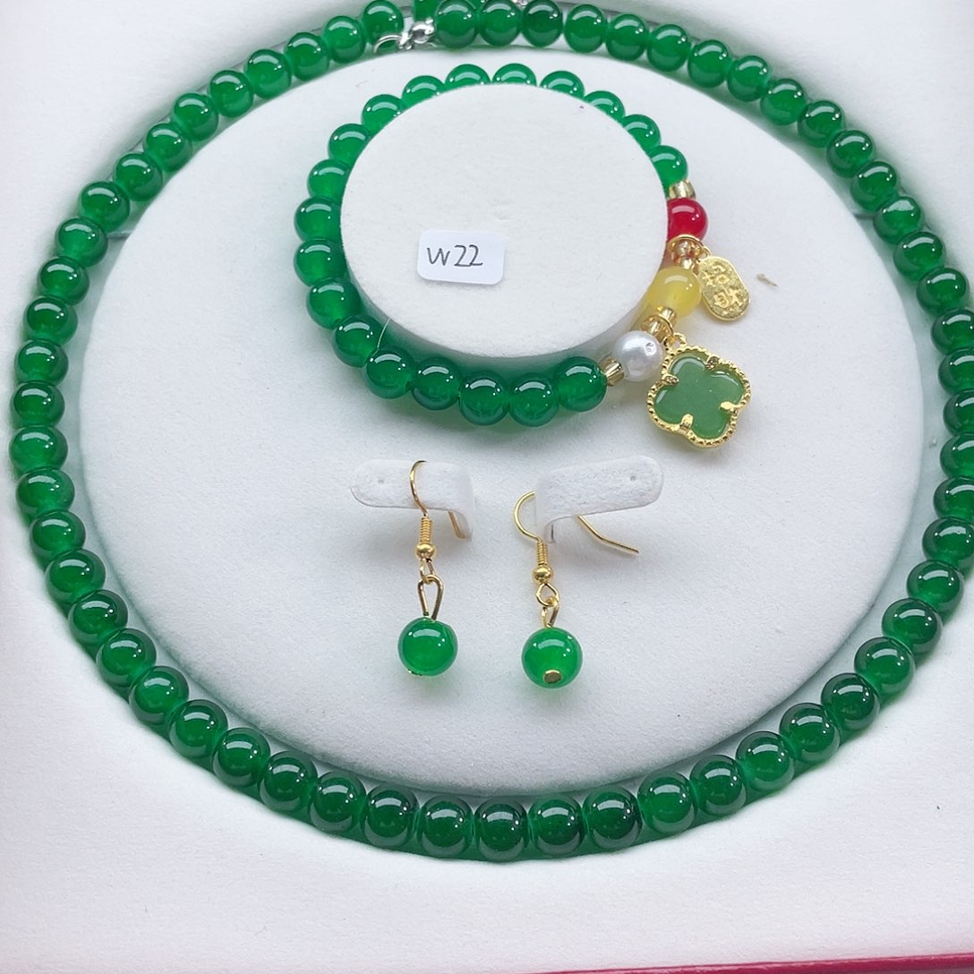 石英质玉颈饰未镶嵌