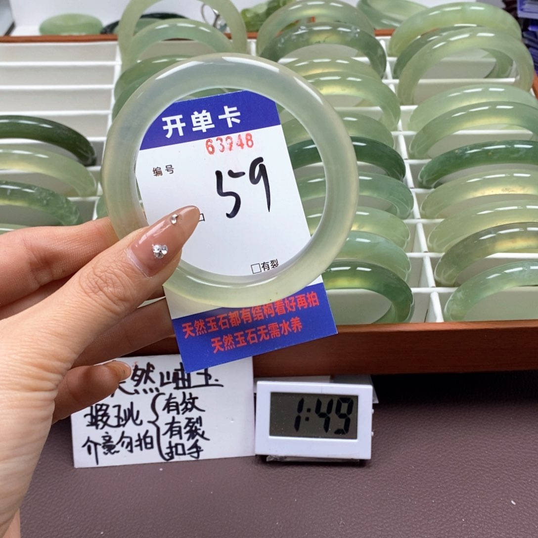 蛇纹石玉手镯未镶嵌