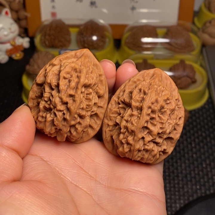 文玩核桃把件40野生鸡心