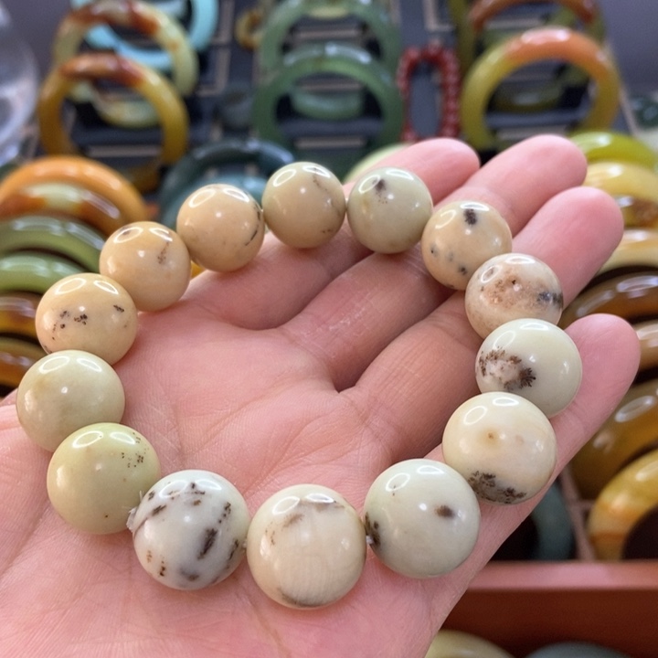 蛇纹石玉手镯未镶嵌