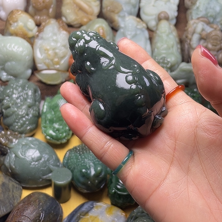 金***山和田玉（糖玉）未镶嵌颈饰