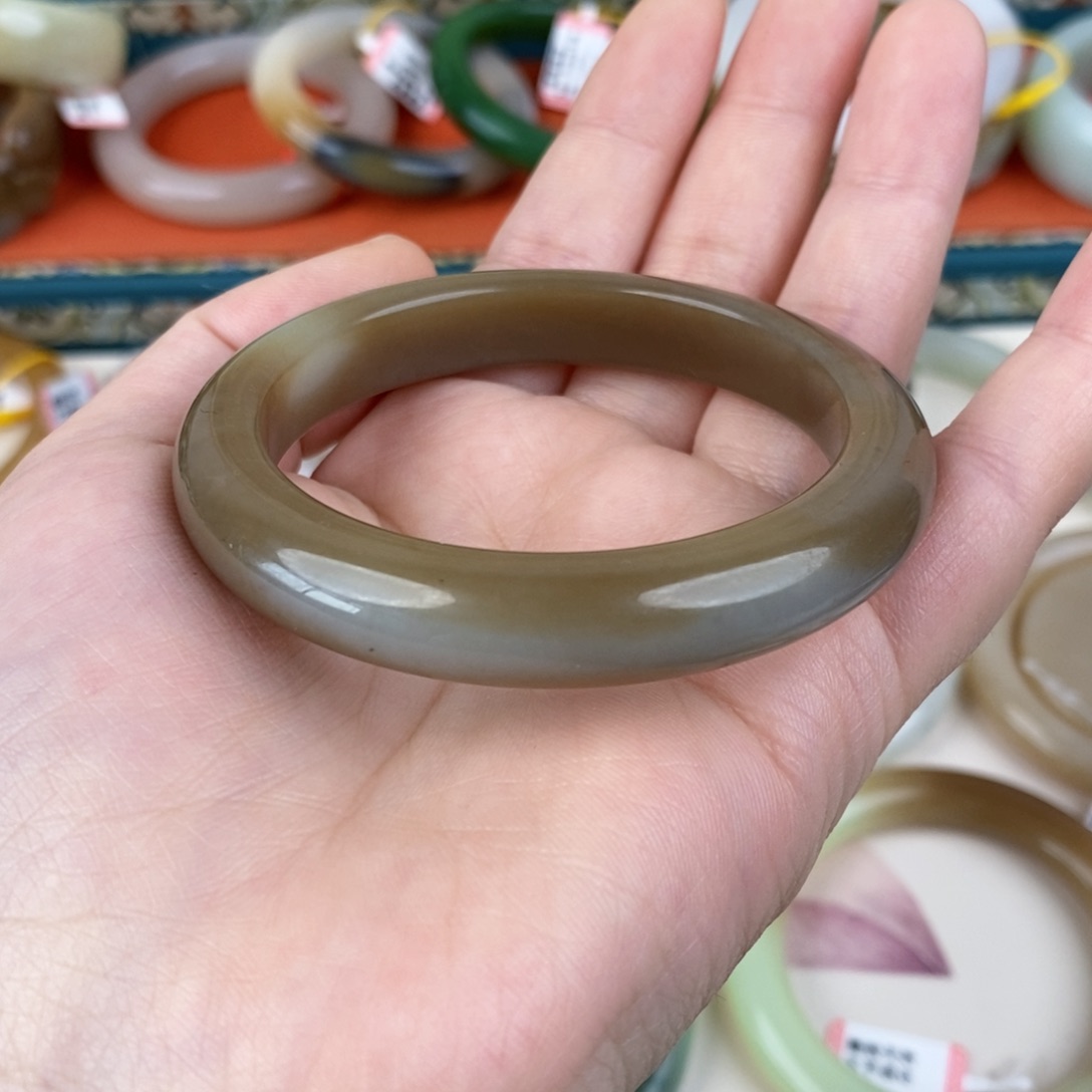 和田玉未镶嵌手镯