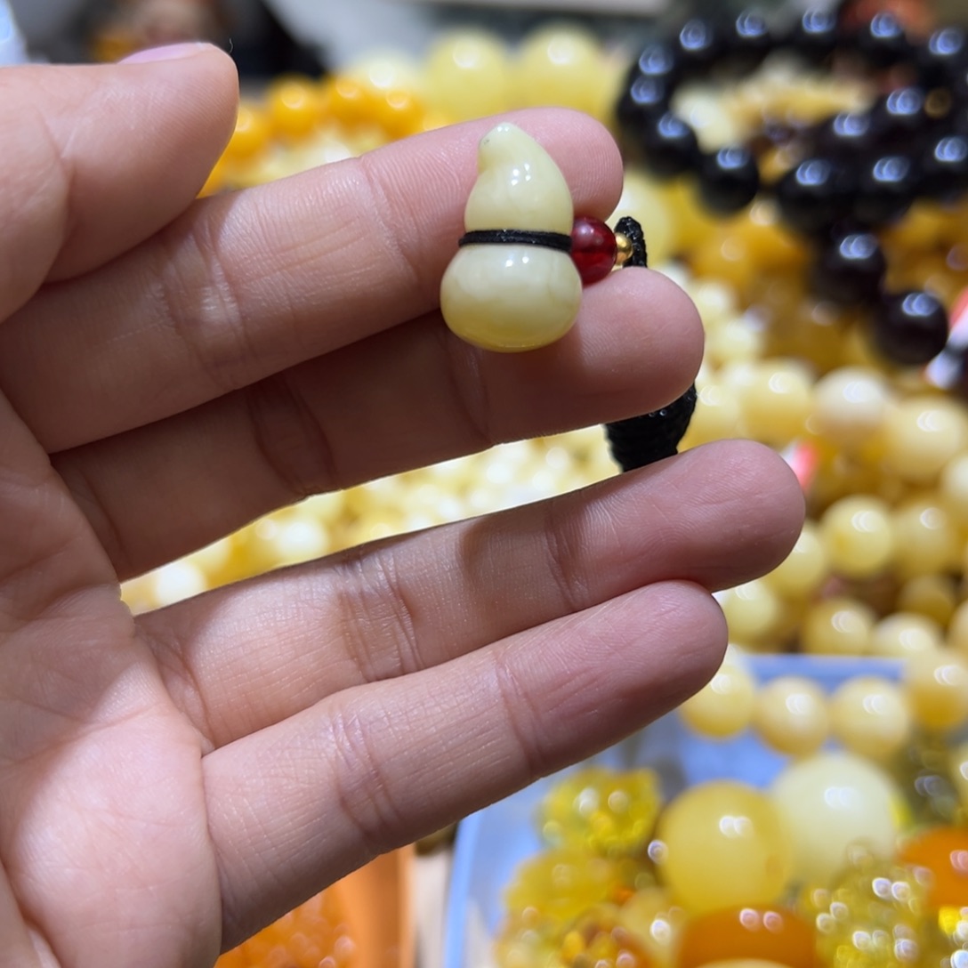 琥珀珠宝奇石未镶嵌