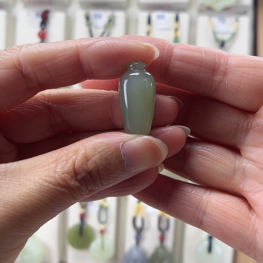 云***清和田玉未镶嵌颈饰