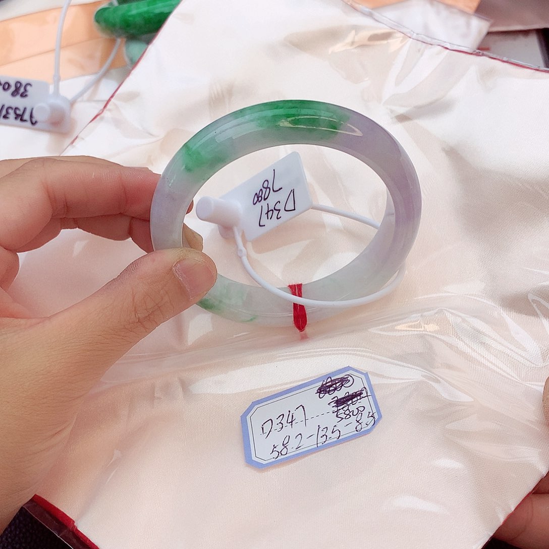 翡翠手镯未镶嵌翡翠