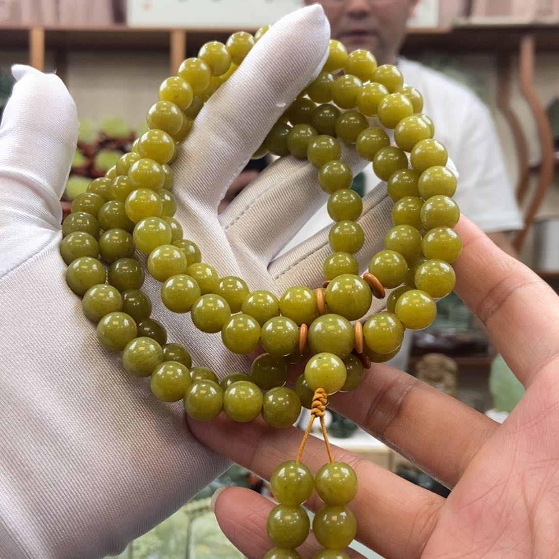 蛇纹石玉吊坠未镶嵌