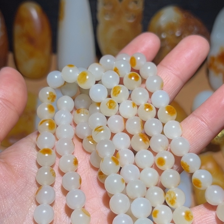 赵***某和田玉未镶嵌颈饰