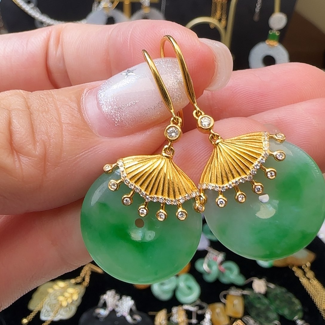 18K金镶嵌翡翠耳饰耳钩款