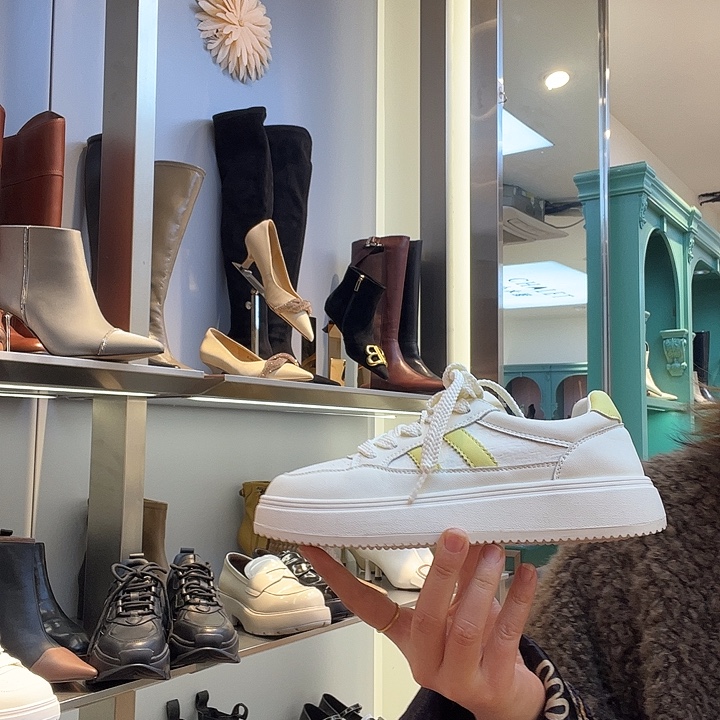 超级舒适的小白鞋