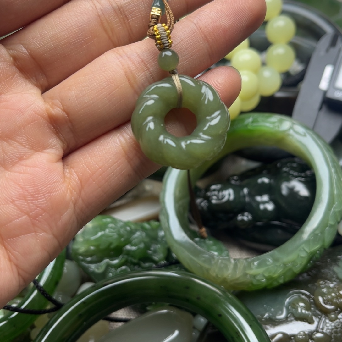 和田玉未镶嵌颈饰