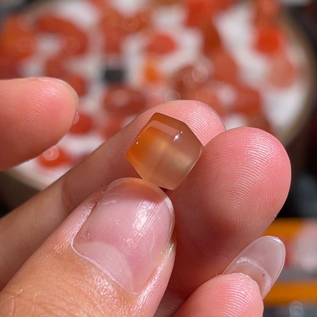 南红玛瑙线轴8x9mm不退换未镶嵌