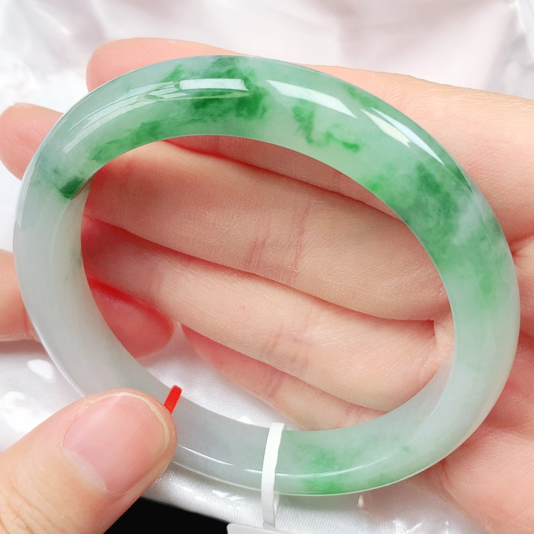 翡翠手镯未镶嵌抖音772