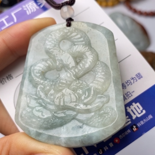 翡翠颈饰未镶嵌翡翠