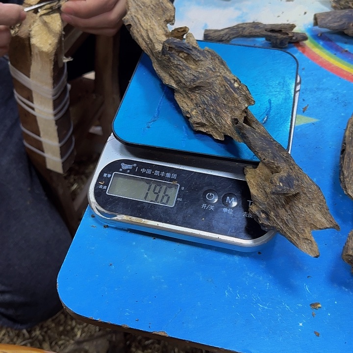 沉香木手把件程*绿棋78克