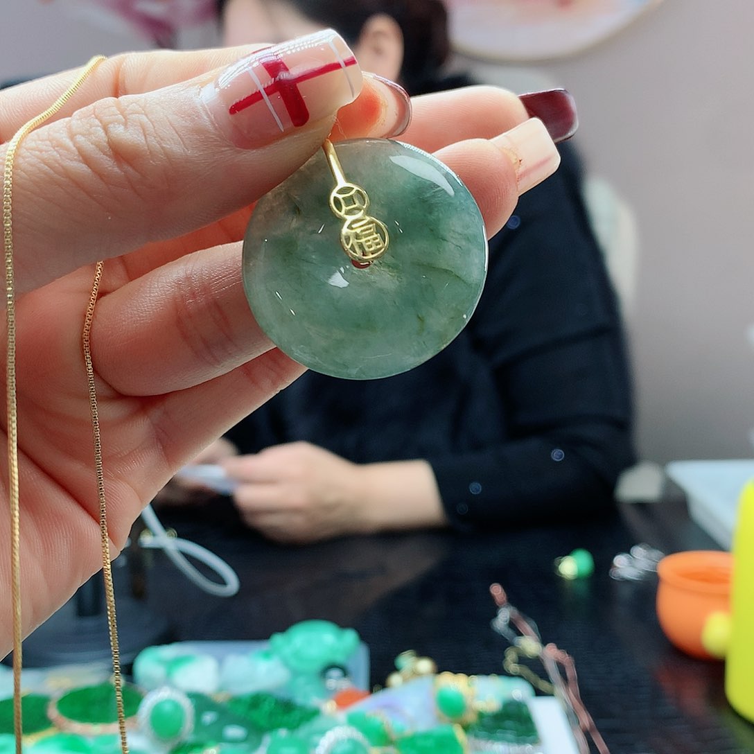 【闪购商品】翡翠吊坠(赠链)未镶嵌