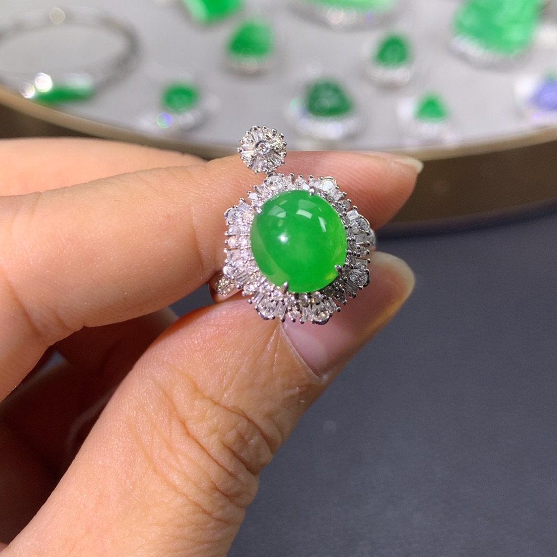 翡翠戒指18K金镶嵌翡翠